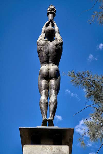 Sculpture-Athlete-with-torch
