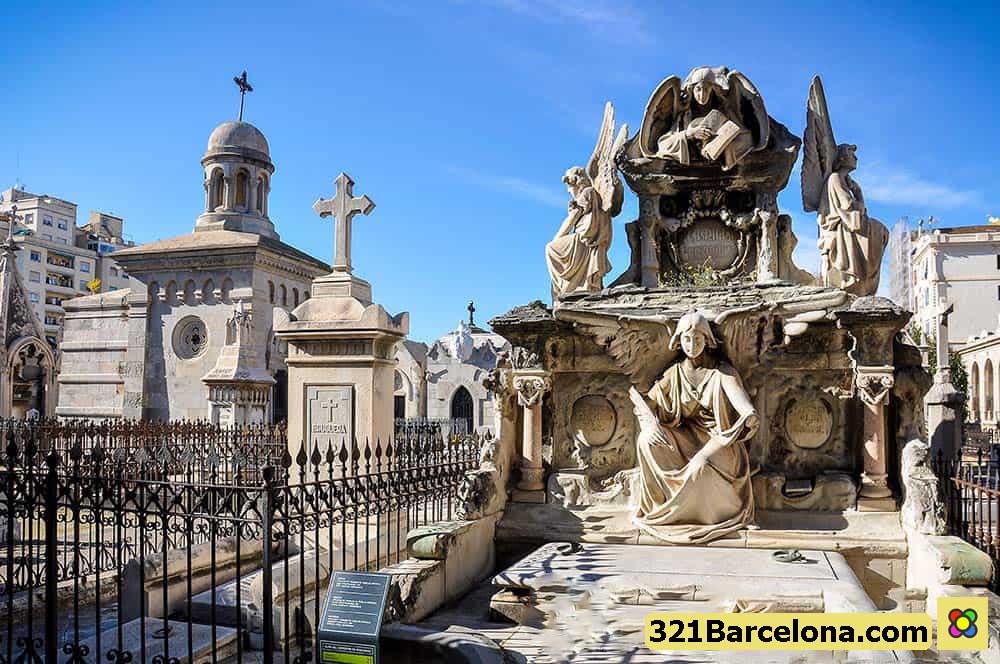Crypts-around-Poble-Nou-Cemetery